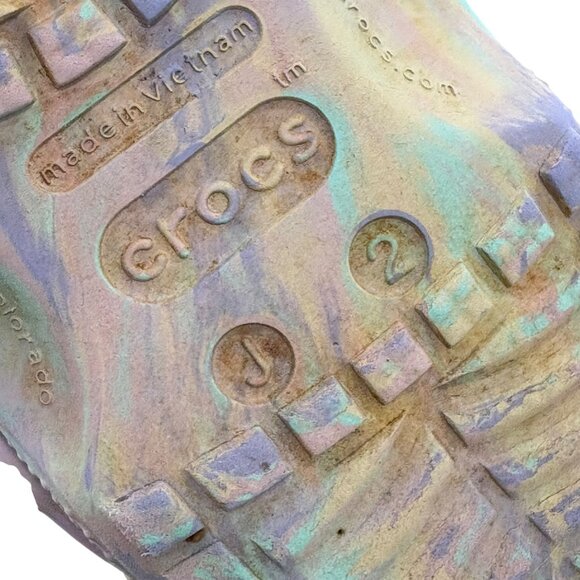 Lilac Tie-Dye Crocs Clog Shoes Multicolor Rubber Size 2 Junior - Picture 7 of 7